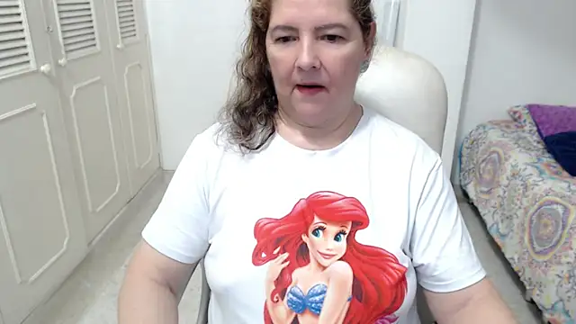 leonela_69 live cam on StripChat