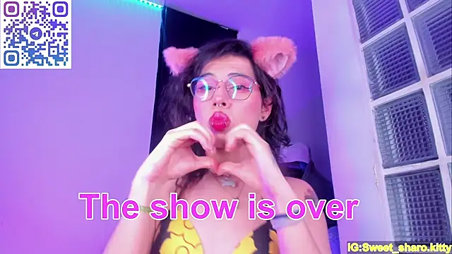 Sweet-SharoKitty live cam on StripChat