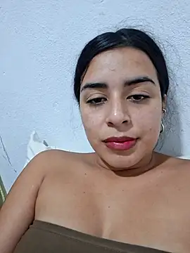 Maite_4 live cam on StripChat