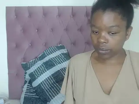 Nellybbx3 live cam on StripChat