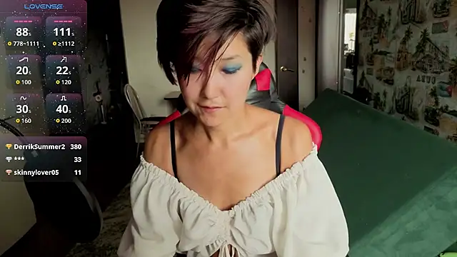 LeyylaStoone live cam on StripChat