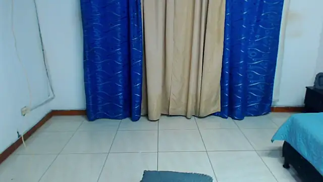 kiwii_nasty live cam on StripChat