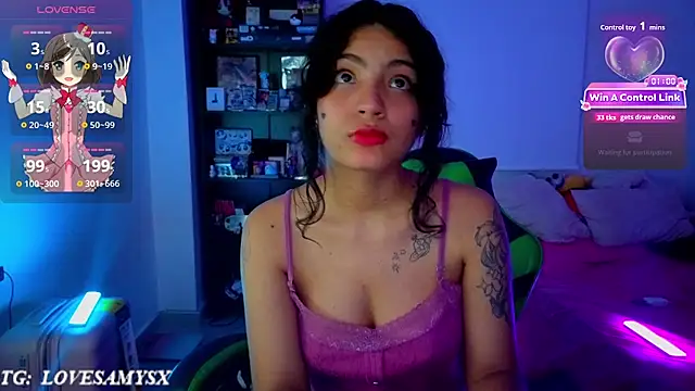 Lovelyamyy live cam on StripChat