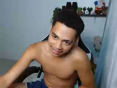curlyasian_njxx live cam on StripChat