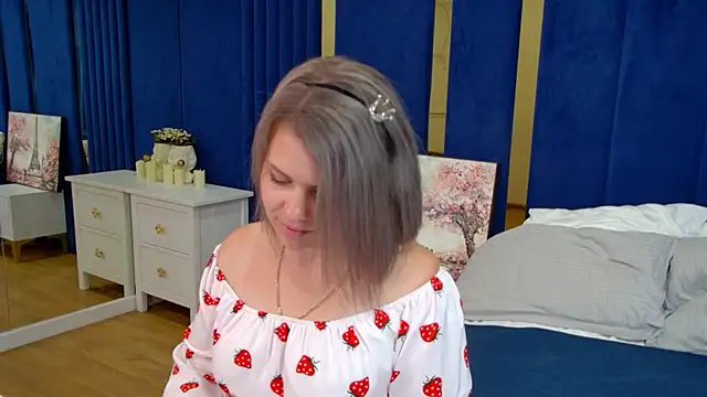 AdeleRavelle live cam on StripChat