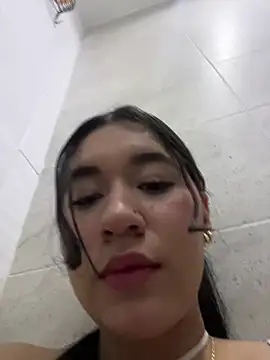 Emi_blair live cam