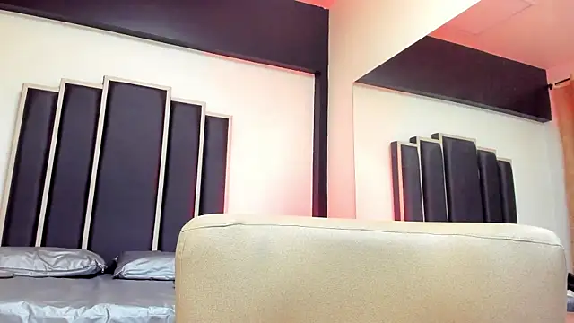 axel_royce (M young) - Enjoy my first day here 🍑⚡🖤