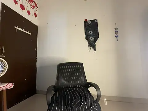 Hy_Selahh live cam on StripChat