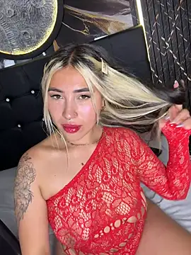 ManuelaVeeleez live cam on StripChat