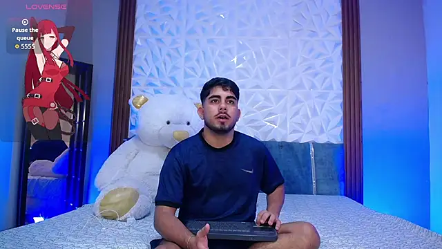 Michael_and_twinkk live cam on StripChat