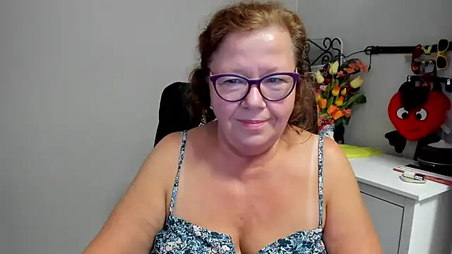 Adelewildx live cam on StripChat