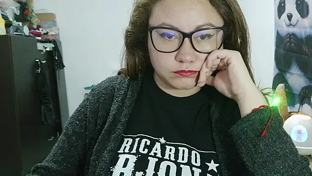 curly_greeneyed webcam