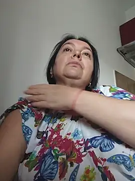 EmmaEmmy40 live cam on StripChat