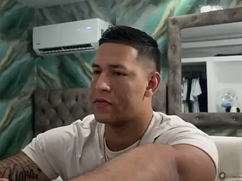 tay_8 live cam on StripChat