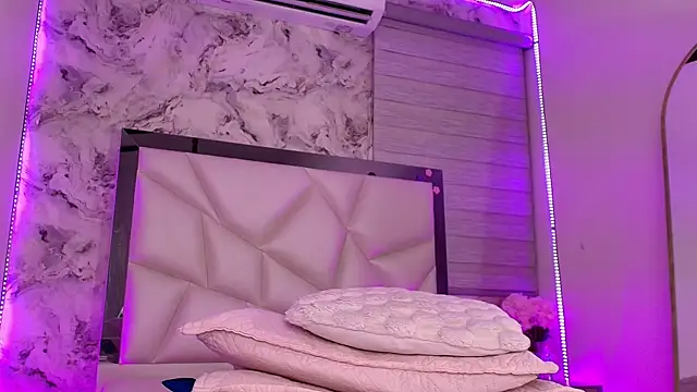 kendal_rossi live cam on StripChat