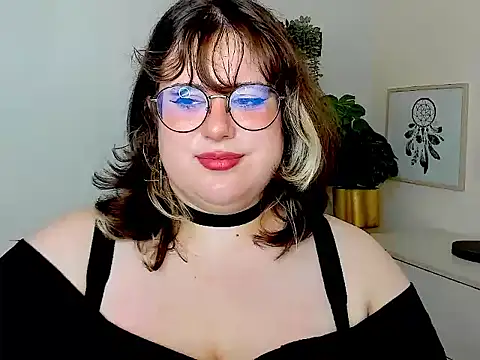 OpheliaLush webcam