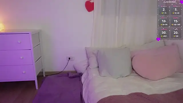 AbyWhitee live cam on StripChat