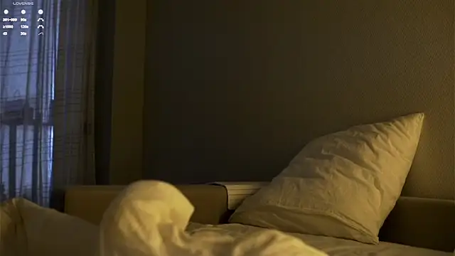 KnittedGoo live cam on StripChat