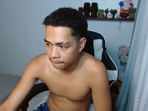 curlyasian_njxx live cam on StripChat