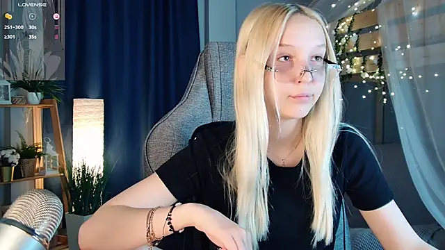 MaoqiBeverly live cam on StripChat