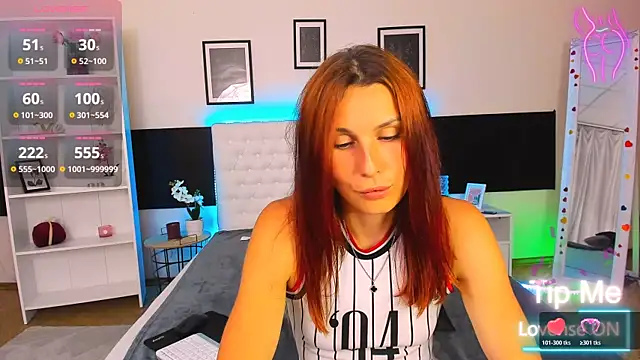 KiraNeeww webcam
