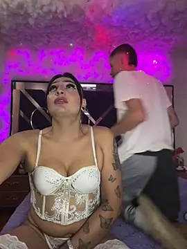 BriannaTS_and_David live cam on StripChat