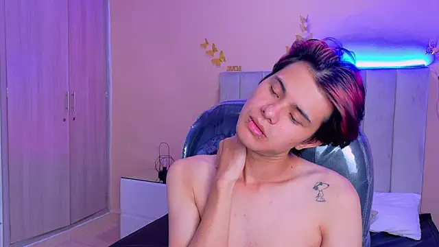 Derek_Sinn live cam on StripChat