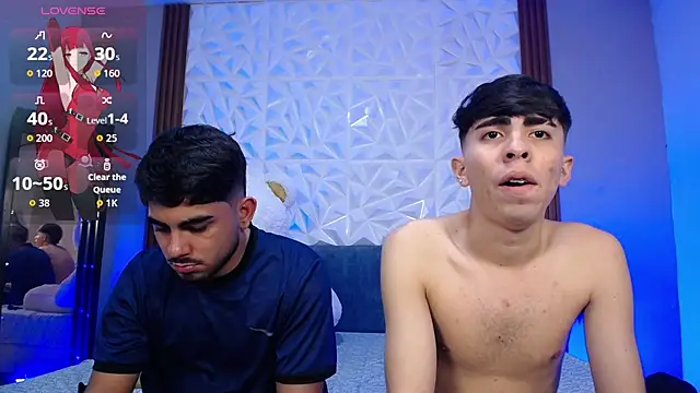 Michael_and_twinkk live cam on StripChat