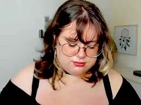 OpheliaLush live cam on StripChat