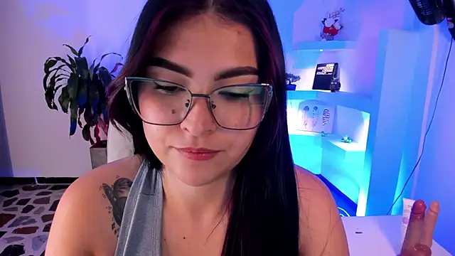 TifanyWhite_ live cam on StripChat