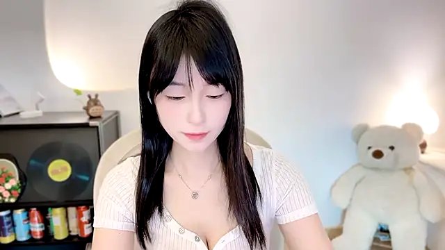 Onechestnut live cam on StripChat