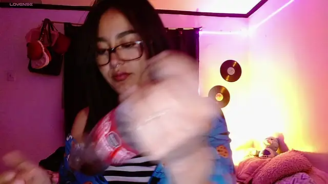 ludo_kitty live cam on StripChat