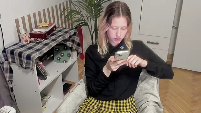 Silly__Milly live cam on StripChat
