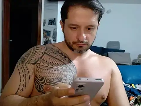 gonzzohunterr live cam on StripChat