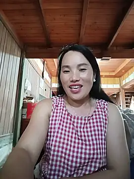 yu--yo live cam on StripChat