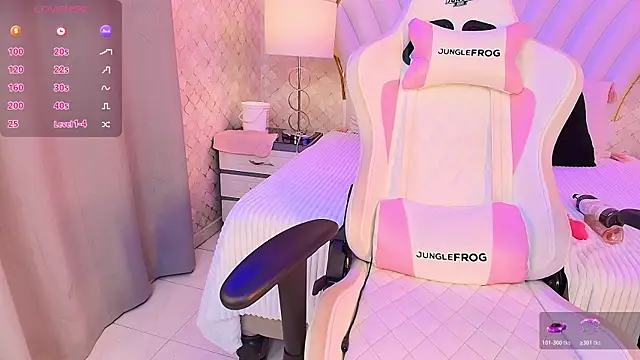 YazminJenner live cam on StripChat