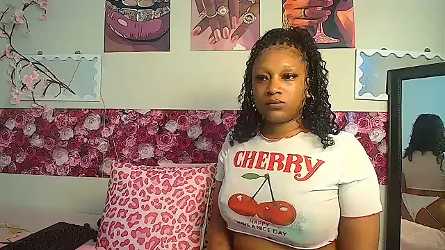 EnchantingLisa live cam on StripChat
