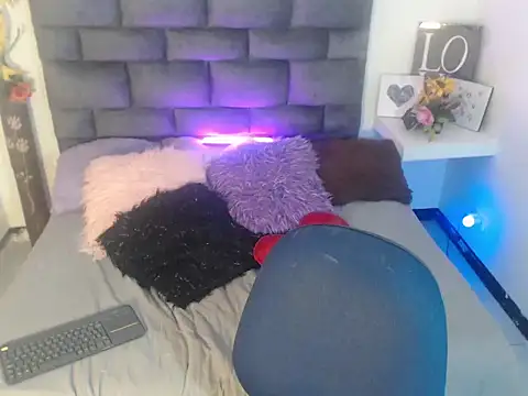 Valentine_Rose live cam on StripChat