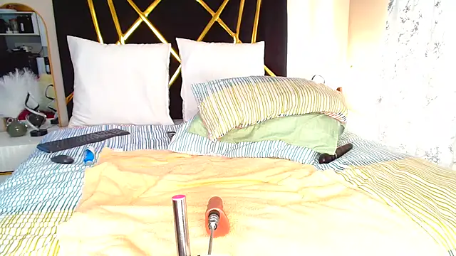 NaughtyMilf_Lilly webcam