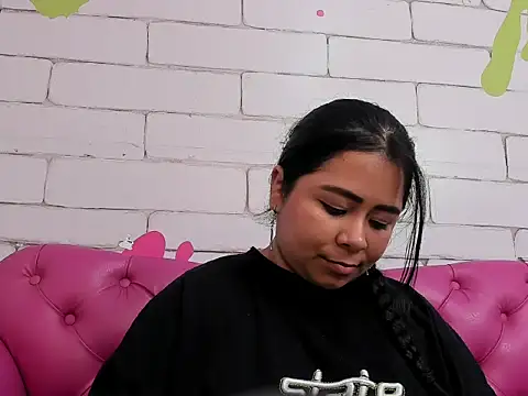 AriaMoonnn webcam