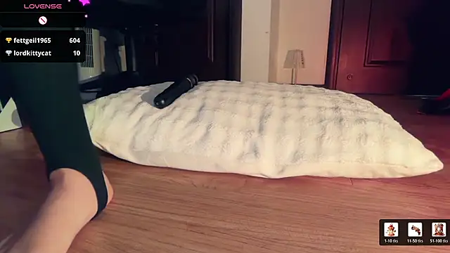 just_jenyah (F young) - two fingers inside pussy
