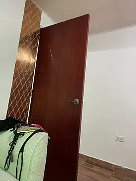 leidy09z (F milf) - Darme rico en el culo con plátano