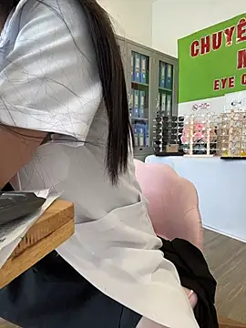 Sneaky_Cumshoot webcam