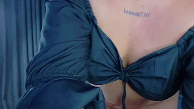 AriaBennett__ webcam