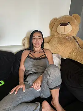BellaaQuinn webcam