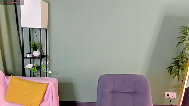 LeticiaRomano live cam on StripChat