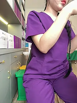 secretly_masturbating live cam on StripChat