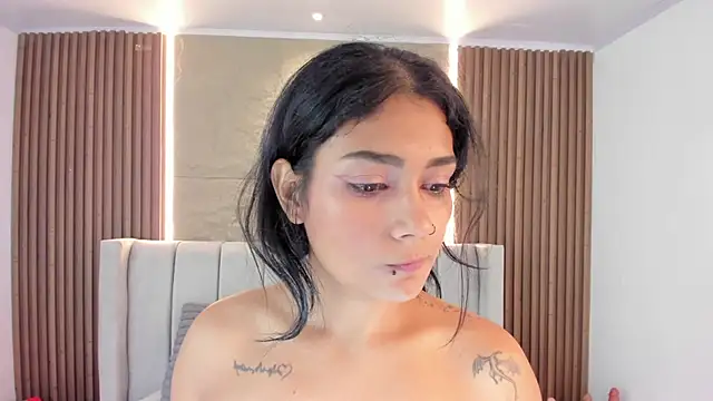 NINAMARTINS live cam on StripChat