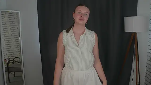 isobelboderick (F teen) - air kiss for you!