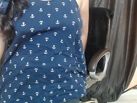 Kudi_Kiyara live cam on StripChat